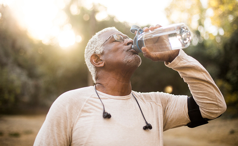Beber mais água pode te ajudar a emagrecer: saiba o porquê