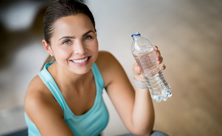 Beber água: conheça os benefícios e a importância para a saúde